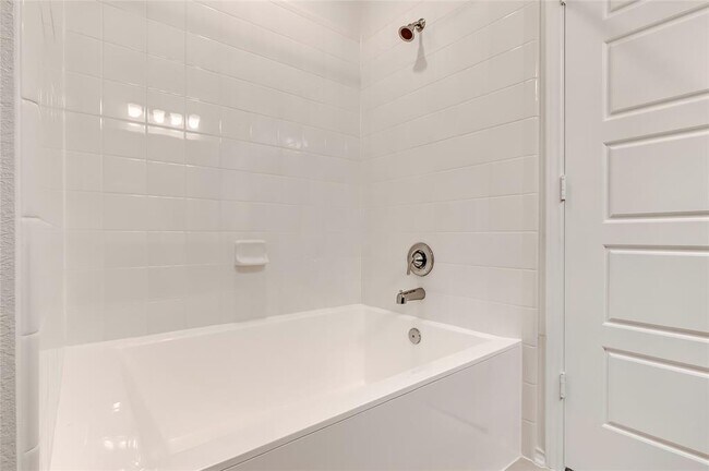 Building Photo - 1508 Carriageway Dr