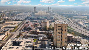 Building Photo - 215 Center St