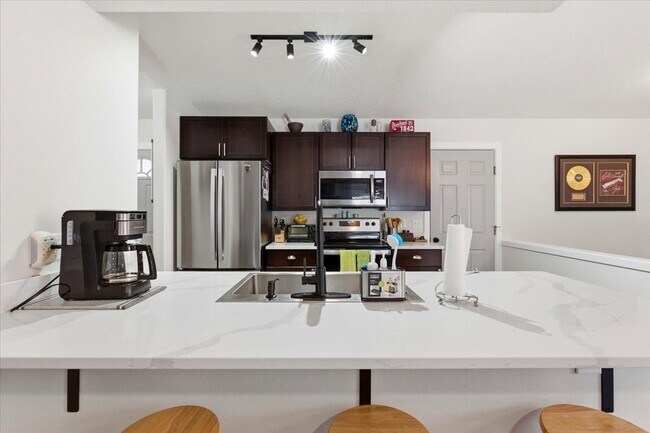 Building Photo - 6743 Kamloops Dr