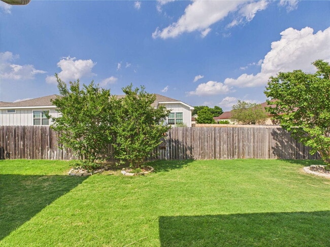Building Photo - Oaks Of Windcrest Home