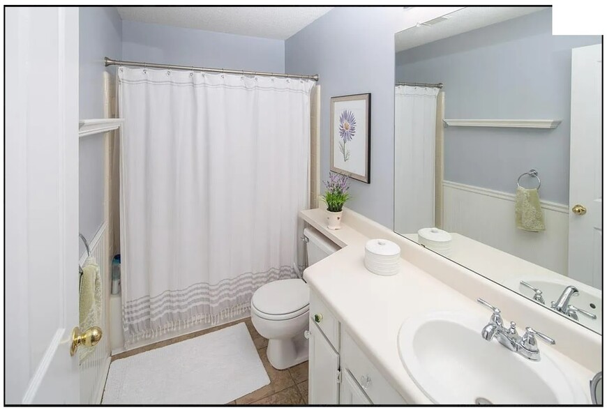 Master bath - 900 Taylor St