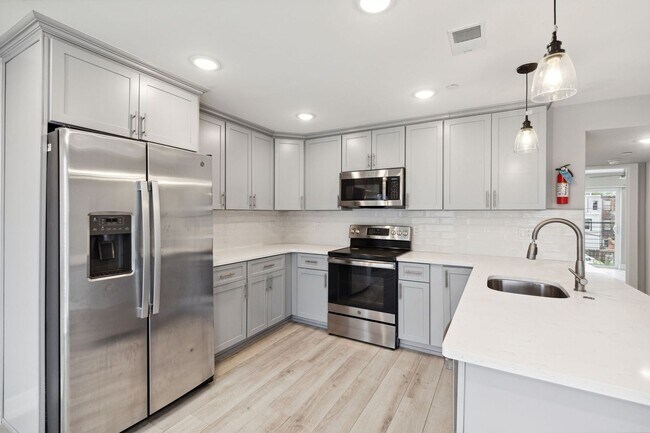 Building Photo - 2408 N Mascher St