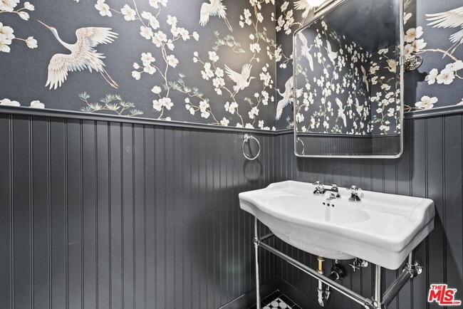 Building Photo - 3866 Westside Ave