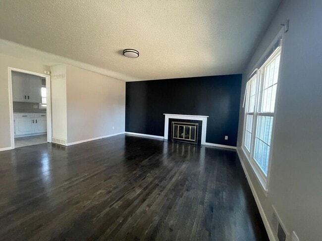 Primary Photo - 7318 Newton Dr