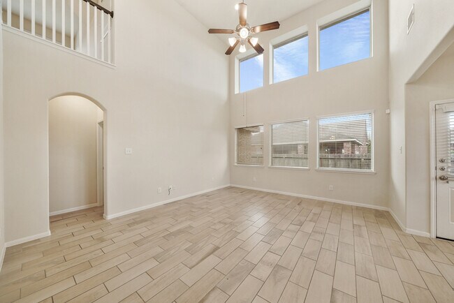 Building Photo - 10003 Open Slope Ct