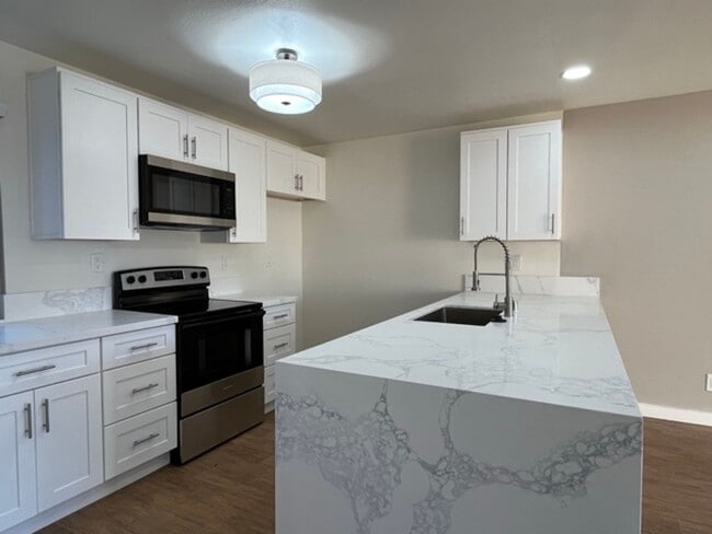 Building Photo - Remodeled 1 Bedroom Unit in the City of Orange