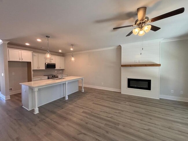 Building Photo - 36 Village Ct