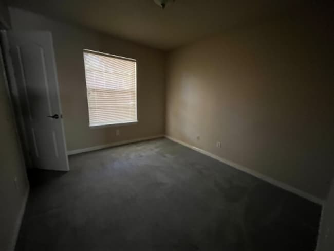 Building Photo - 10 Northhaven Pl