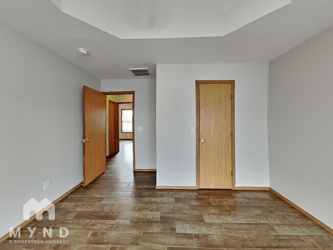 Building Photo - 1000 W Snider St