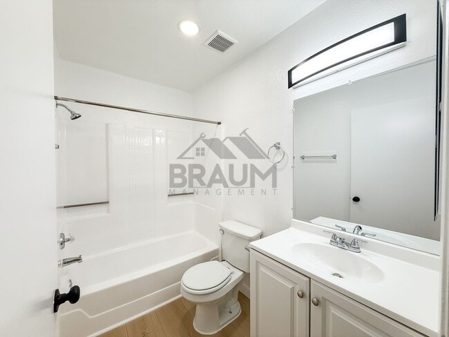 Building Photo - 11007 Hartsook St