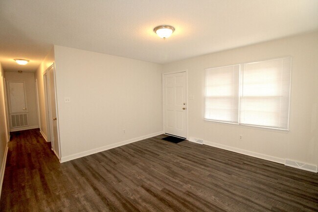 Building Photo - 3 Bedroom home with a Full Basement in Indian Trail!