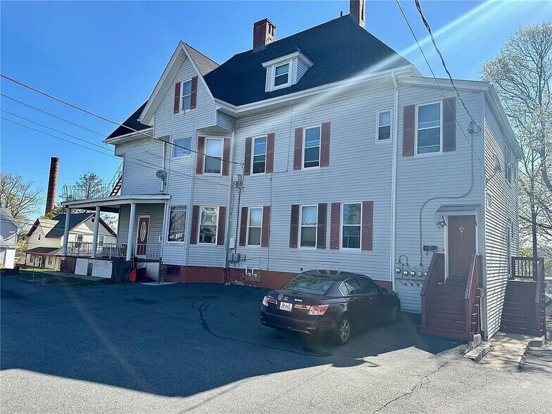 Building Photo - 457 Carrington Ave