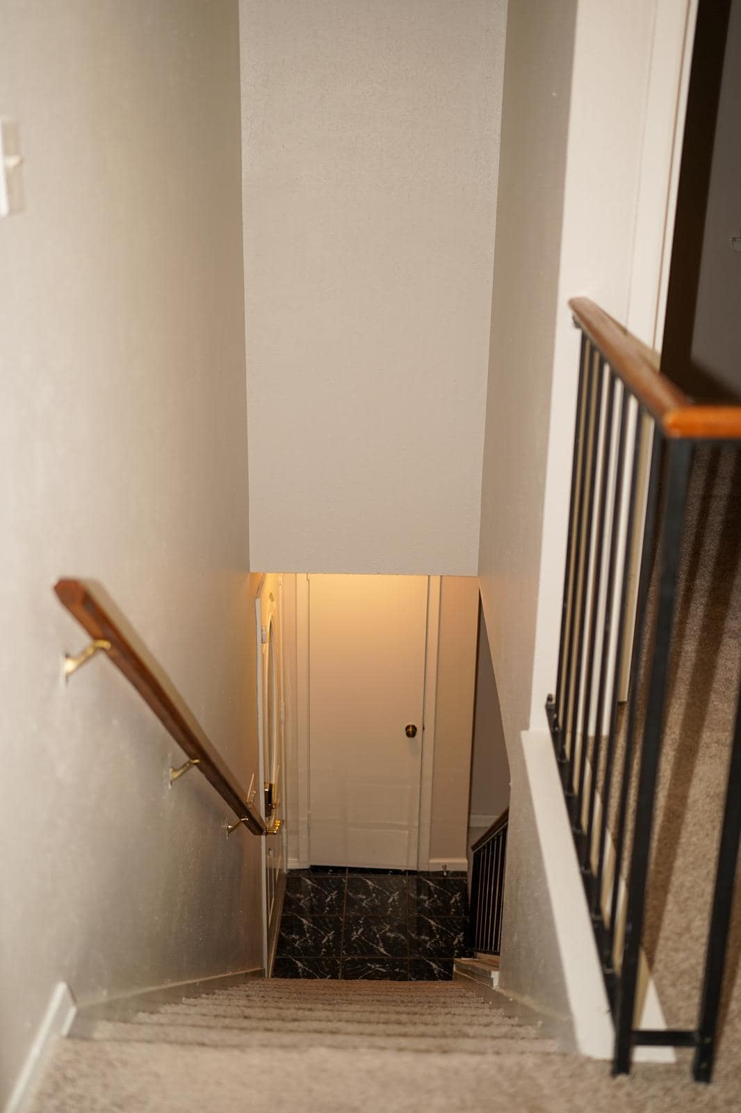 Building Photo - Room in House on Corona Dr