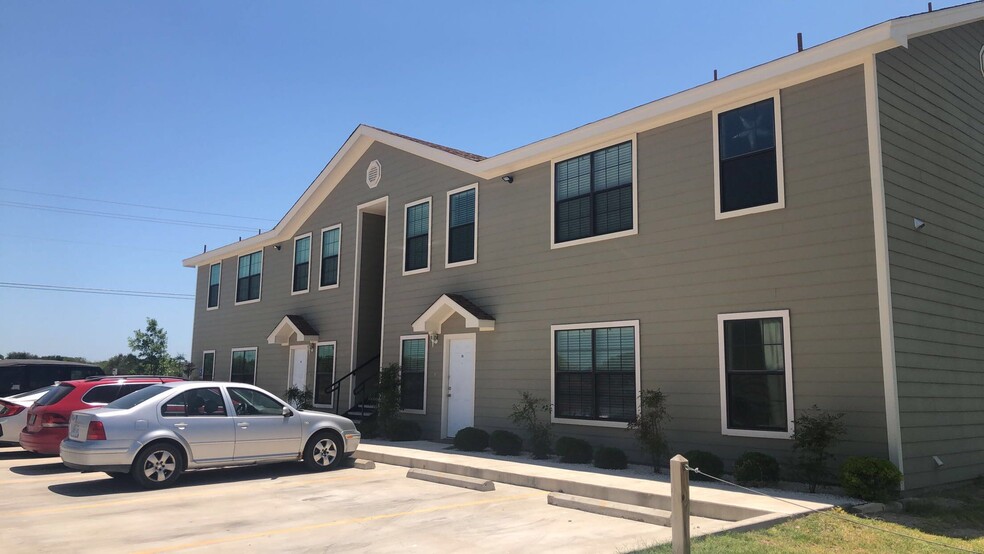 Building exterior - 1305 Kings Way