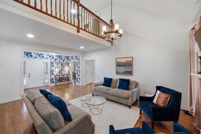 Building Photo - 1733 Carriage Ct