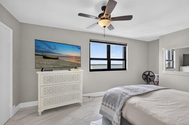 Building Photo - 1208 Marine Way