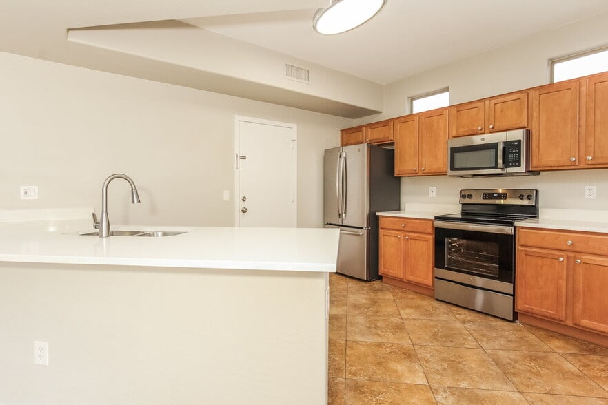 Building Photo - 9822 E Empress Ave