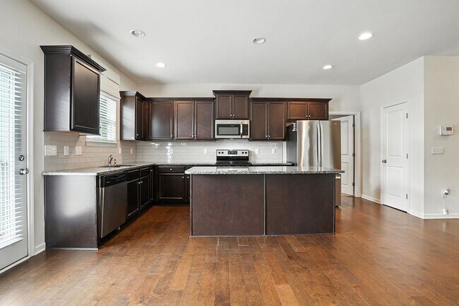 Building Photo - AVAILABLE NOW! GREAT HOME IN GARNER, NC.
