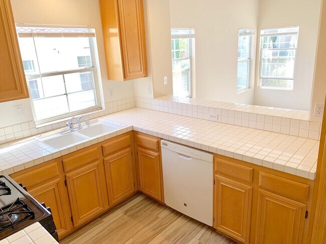 Building Photo - 1014 S Rossano Way