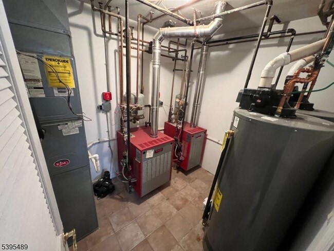 Building Photo - 497 Division Ave