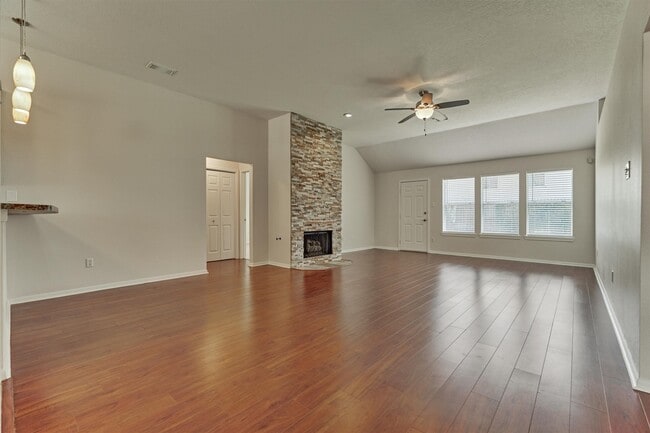 Building Photo - 31182 N Head Dr