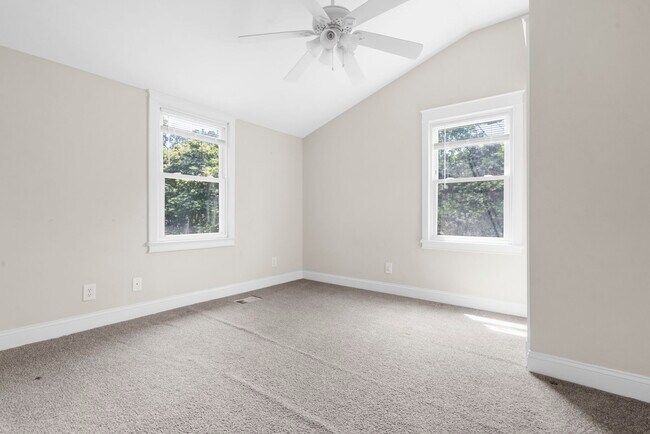 Building Photo - 2217 Doris Dr