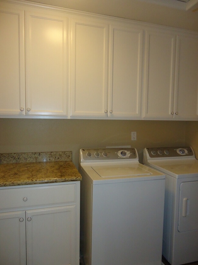 Building Photo - GORGEOUS TWO STORY HOME IN GRANITE HILLS 4 BR, 2.5 BA, 2 CAR GAR