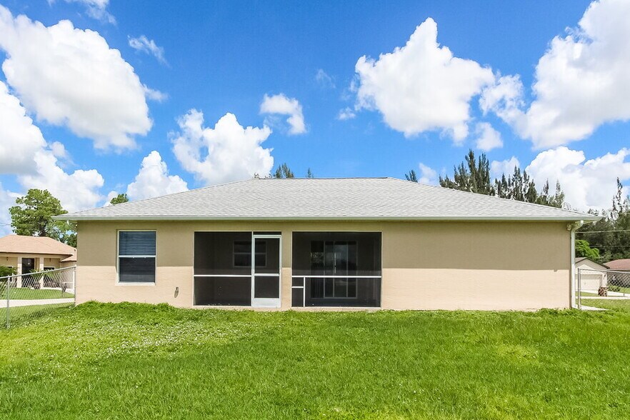 Building Photo - 1718 SW 12th Terrace