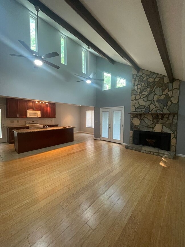 Building Photo - Modern Open Floor Plan with Expansive Grea...