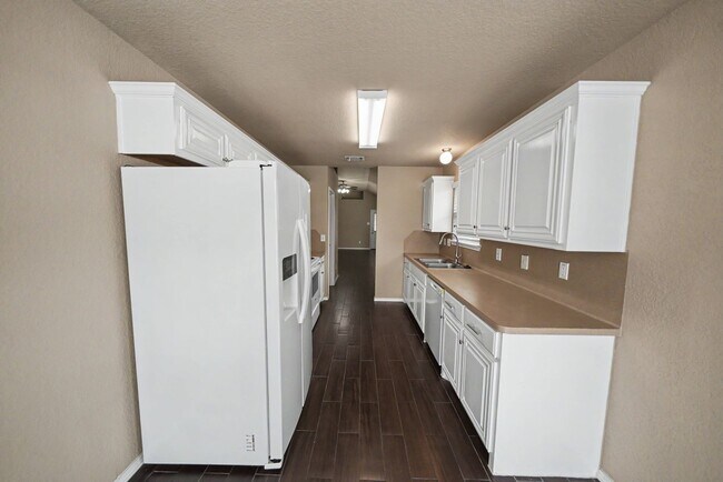 Building Photo - Spacious Single-Story Home with Solar Panels - Realtor Commission: $500