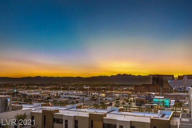 Building Photo - 353 E Bonneville Ave