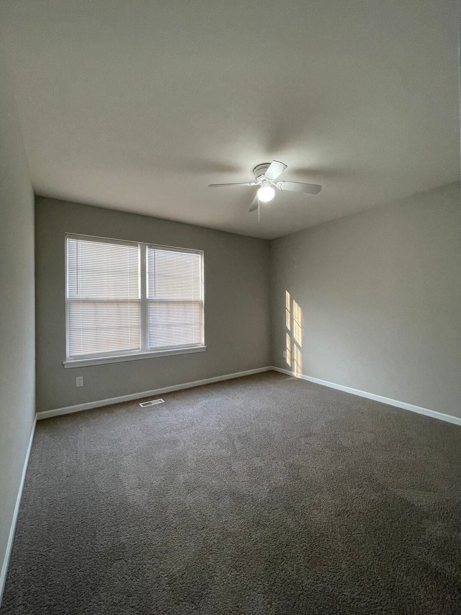 Building Photo - 1068 E 115th Ct