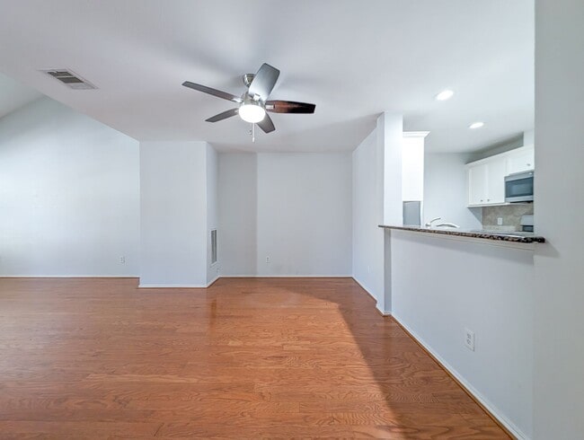 Building Photo - 1131 W 24th St