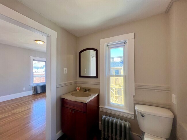 Building Photo - 17 Sanborn St