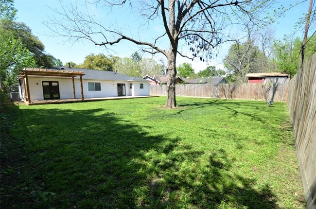 Building Photo - 1906 Coulcrest Dr