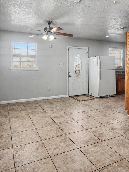 Building Photo - 5617 Avenue R