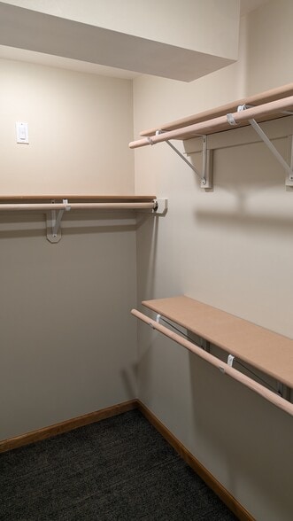 Bedroom 3 closet - 245 SW Chartwell Pl