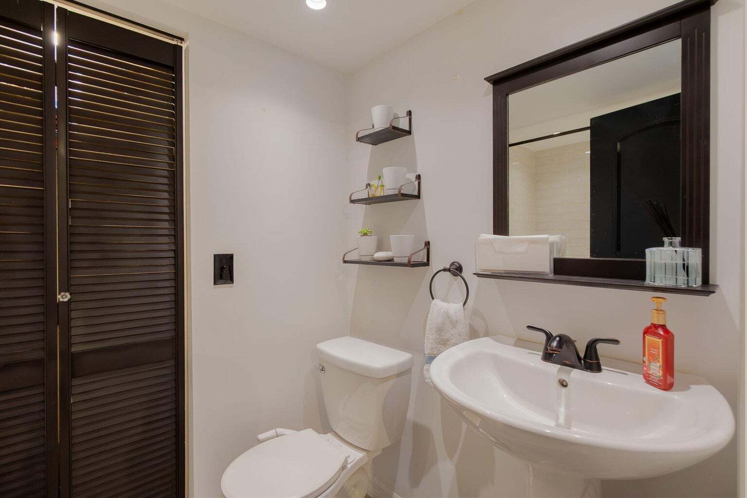 Building Photo - 393 Lake Arbor Dr