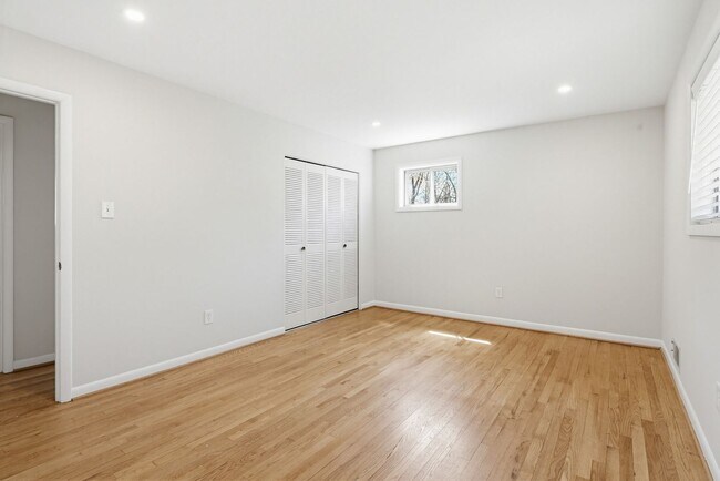 Building Photo - 9717 Hedin Dr