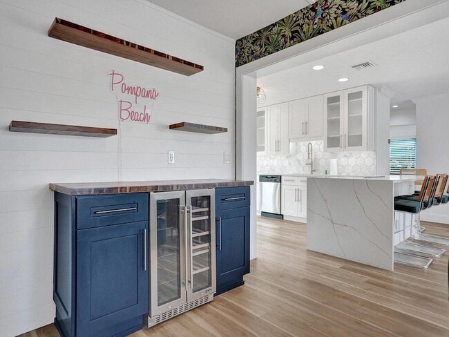 Building Photo - 2750 NE 10th Ave