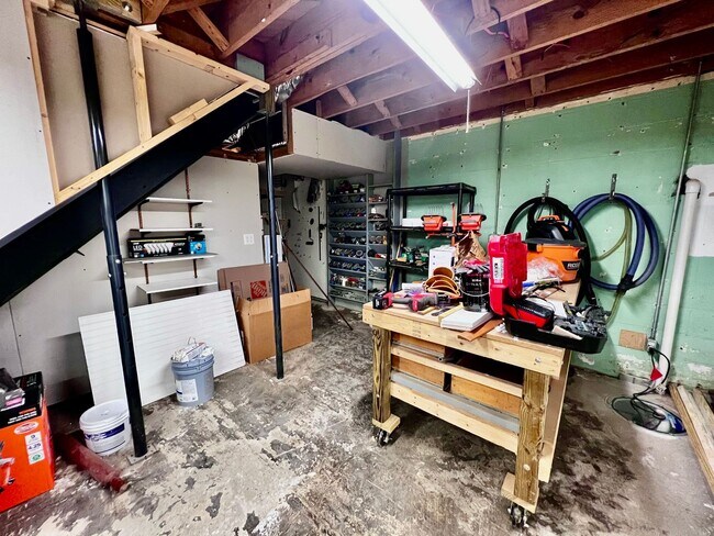 Building Photo - STUNNING home with fully finished BASEMENT!!!