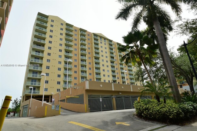 Primary Photo - 3500 Coral Way