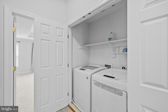 Building Photo - 271 Murtha St