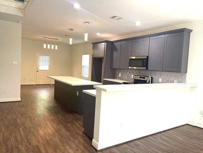 Building Photo - 4913 Southwind St