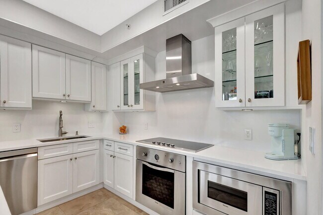Building Photo - 155 S Ocean Ave