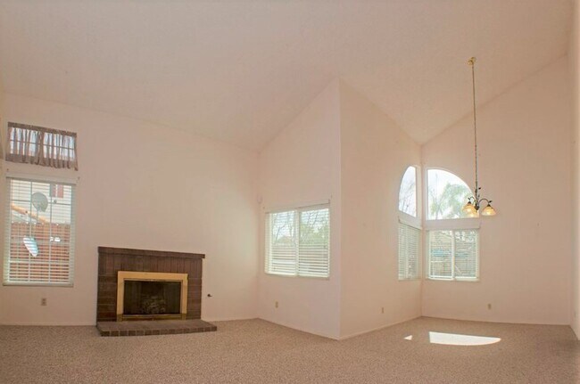 Building Photo - **Beautiful Lake Elsinore 3 Bdrm 2.5 Baths...