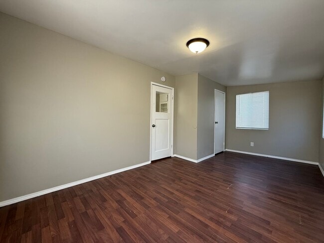 Building Photo - Fresh Paint!