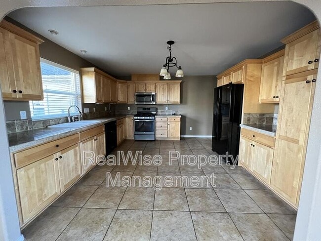 Building Photo - 1312 NE Tucson Way