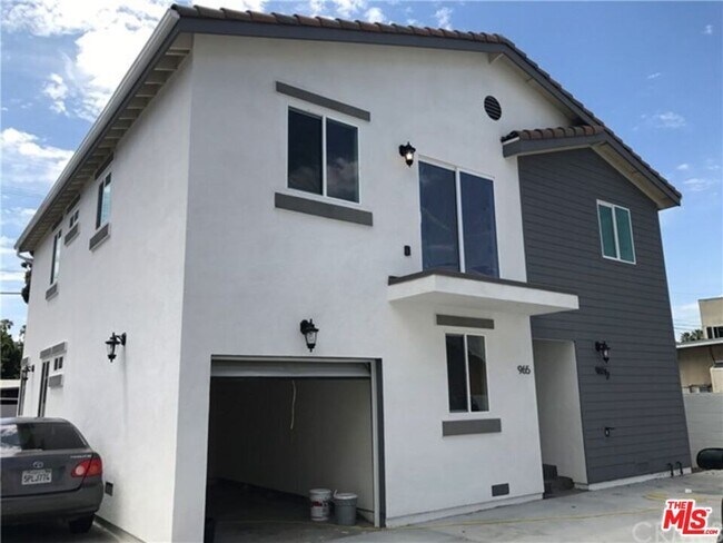 Building Photo - 963 N Wilton Pl