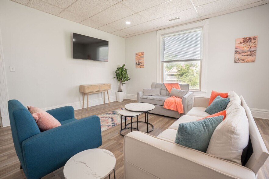 Building Photo - 731 S 7th St